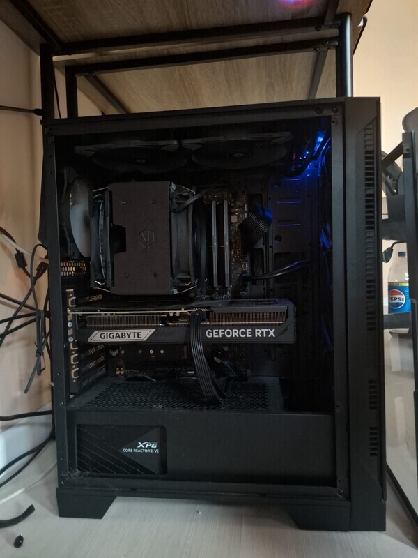 Elbląg Sprzedam zestaw komputerowy składający się:
AMD Ryzen 7800 X3D
GeForce RTX 5070 Ti WINDFORCE OC SFF