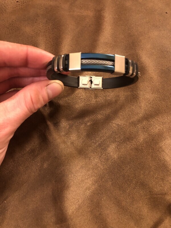 Elbląg Wystawiam stylową, nie tuzinkową bransoletkę na nadgarstek ok.20cm. Ciekawa budowa, gumowo-metalowa, założona