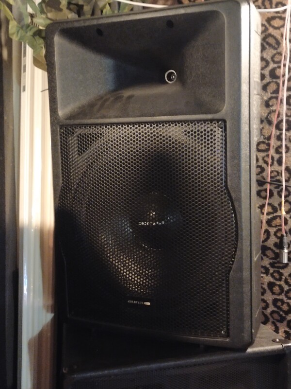 Elbląg Kolumny aktywne 2+sub +statywy (600 muzycznej) stan dobry.
Power mixer LDM 2x300 (digital) plus 2x noname