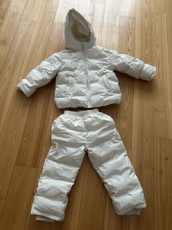 Elbląg Zestaw zimowy Zara r116,używany, widoczne, delikatne ślady użytkowania.
