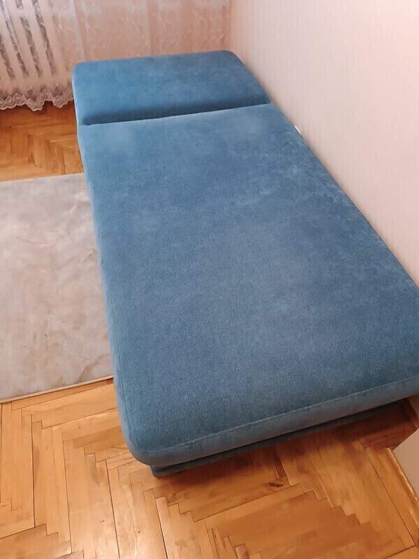 Elbląg Wygodna, jednoosobowa sofa łóżko. Mebel jest w bardzo dobrym stanie. Wymiary 90 cm na 200 długość pojemnik na