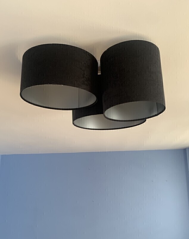 Elbląg SPRZEDAM CZARNĄ LAMPĘ SUFITOWĄ
stan techniczny i wizualny bardzo dobry +++
Lampa składa się z trzech abażurów