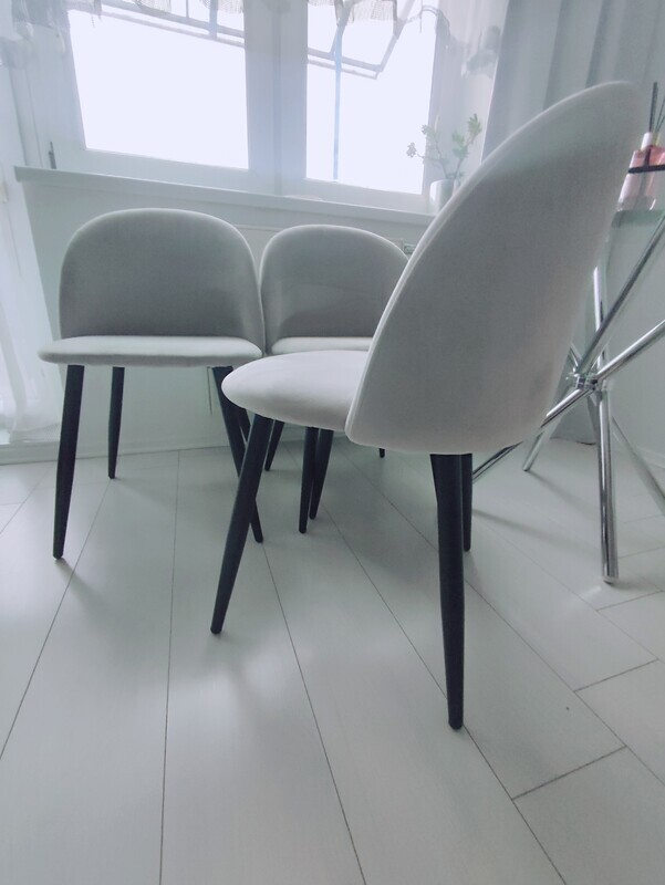 Elbląg Sprzedam 3 krzesła tapicerowane w bardzo dobrym stanie. Kolor szary, czarne metalowe nogi. Cena za komplet.