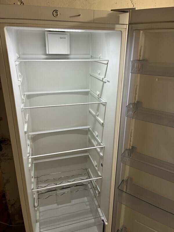 Elbląg Sprzedam lodówkę (chłodziarkę) Gorenje R6191 FW
Lodówka biała w bardzo dobrej kondycji, minimalne ślady