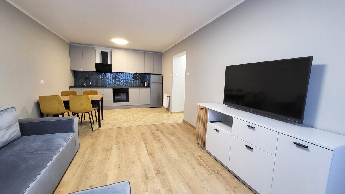 Elbląg KWADRAT NIERUCHOMOŚCImieszkanie 2 pokojowe, 52,55 m2II&nbsp; piętroumeblowane i wyposażoneStare Miastogotowe do