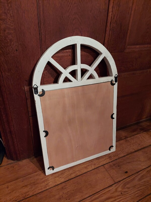 Elbląg PIEKNE LUSTRO-- OKNO.
Z OKIENNICAMI I LUKIEM
FIGURKI PORCELANOWE
KRYSZTALOWE OZDOBY