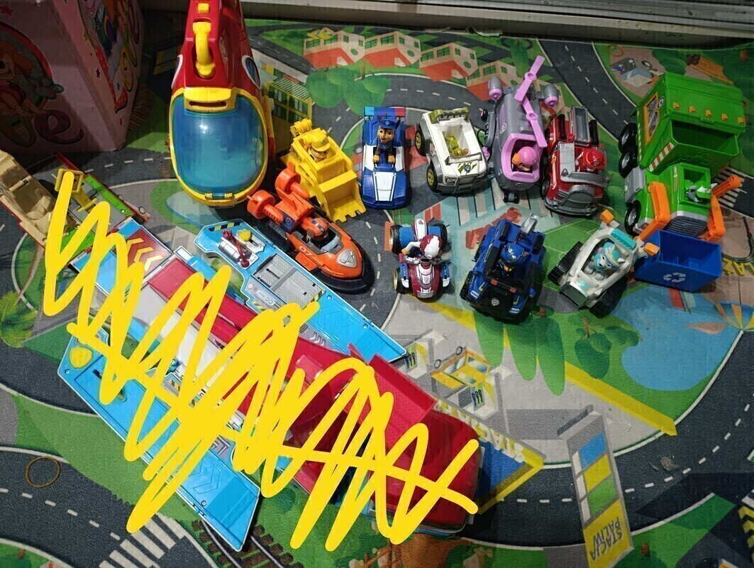 Elbląg Sprzedam zestaw Psi patrol. BRAK PATROLOWCA i  ŁODZI PODWODNEJzestaw piesków z autami. Cena za całość. Wszystko