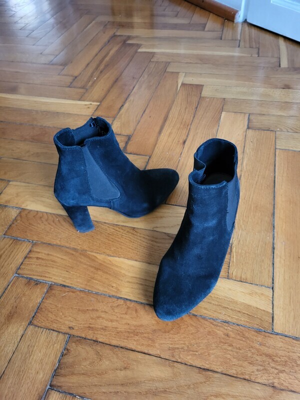 Elbląg Oddam buty damskie rozmiar 38.Buty są nowe i
mają niewielki obcas i ocieplanie. Chętnie przyjmę w zamian dużą