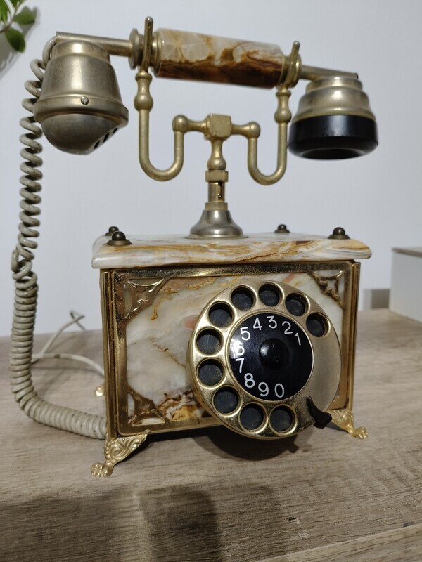 Elbląg Sprzedam przepiękny, zabytkowy, unikatowy telefon stacjonarny z tarczą numerową. Obudowa oraz część słuchawki
