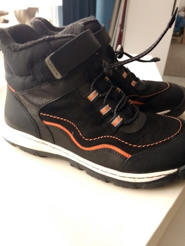 Elbląg Sprzedam lub oddam za 2 duże czekolady Milka buty firmy Lasocki (kupione za 199 zł) dla chłopca r. 36 (wkładka