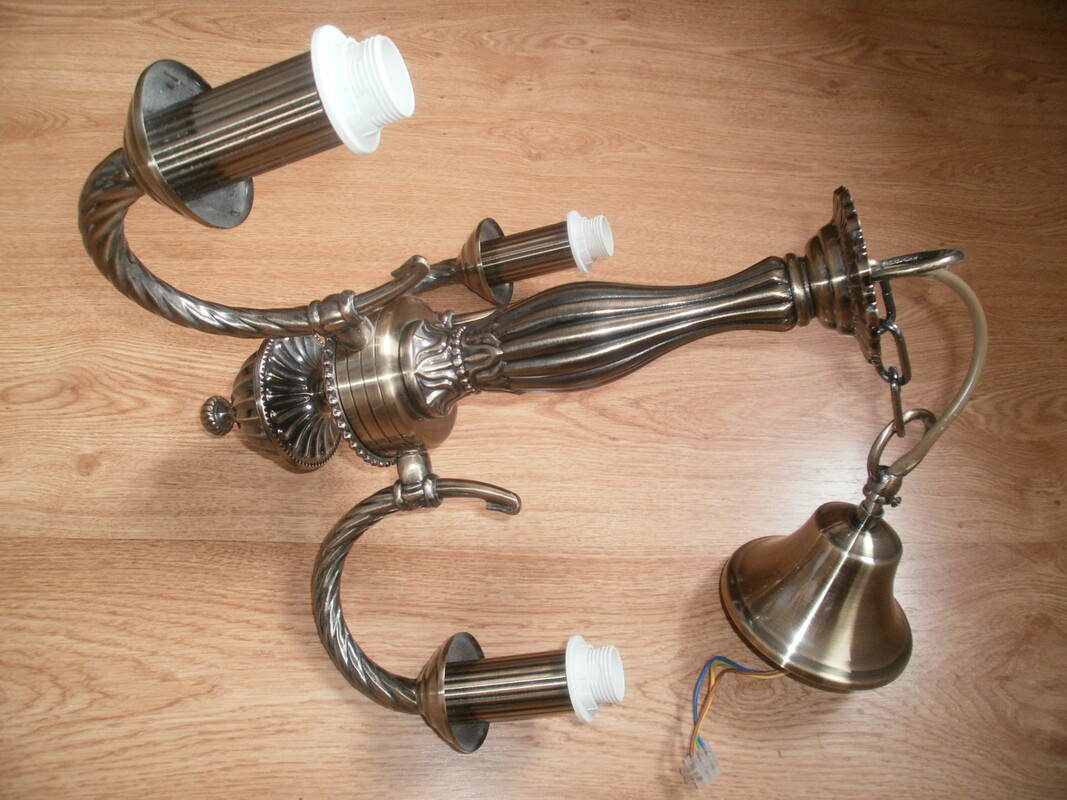 Elbląg Dzień dobry:)
Mam do odsprzedania
Lampę/żyrandol Italux z satynowanego metalu w idealnym stanie, na żarówki z