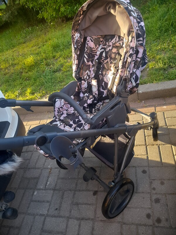 Elbląg Witam, sprzedam wozek dziecięcy Flavio Bebetto. W zestawie znajduje się gondola oraz spacerówka a także