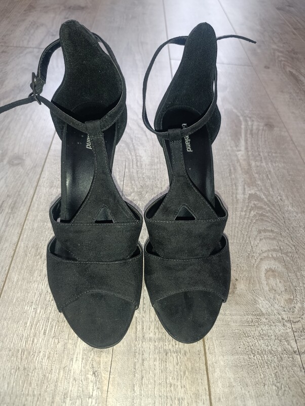 Elbląg 1.Torebka kopertówka NOWY z metką - 35 zł
2.Worek czarny NOWY - 40 ZŁ
3.Torebka Monnnari - 20zł
4.Srebrna