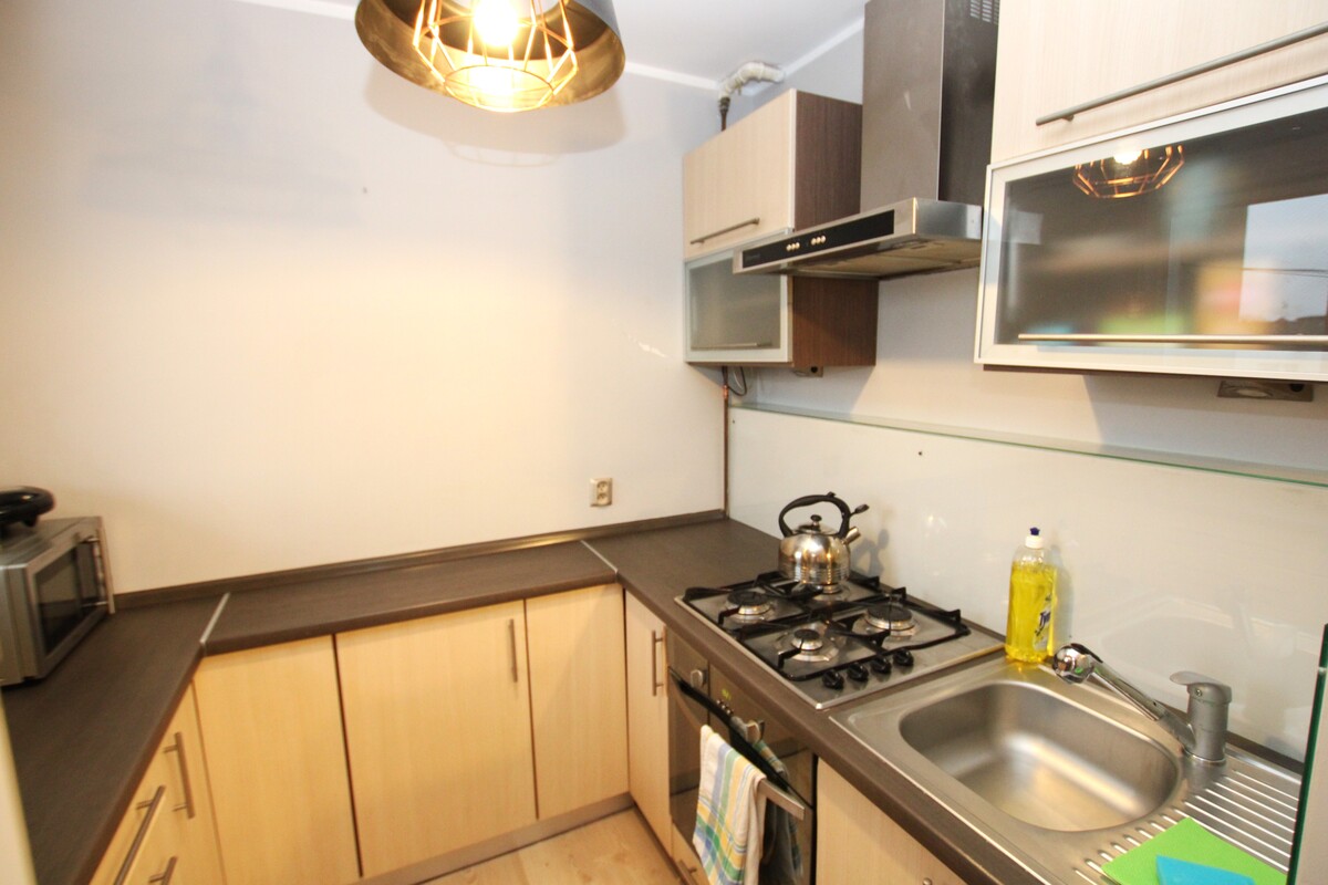 Elbląg NIERUCHOMOŚCI ANNA KRASZEWSKA Umeblowana kawalerka do wynajęcia w centrum miasta ul.12 Lutego