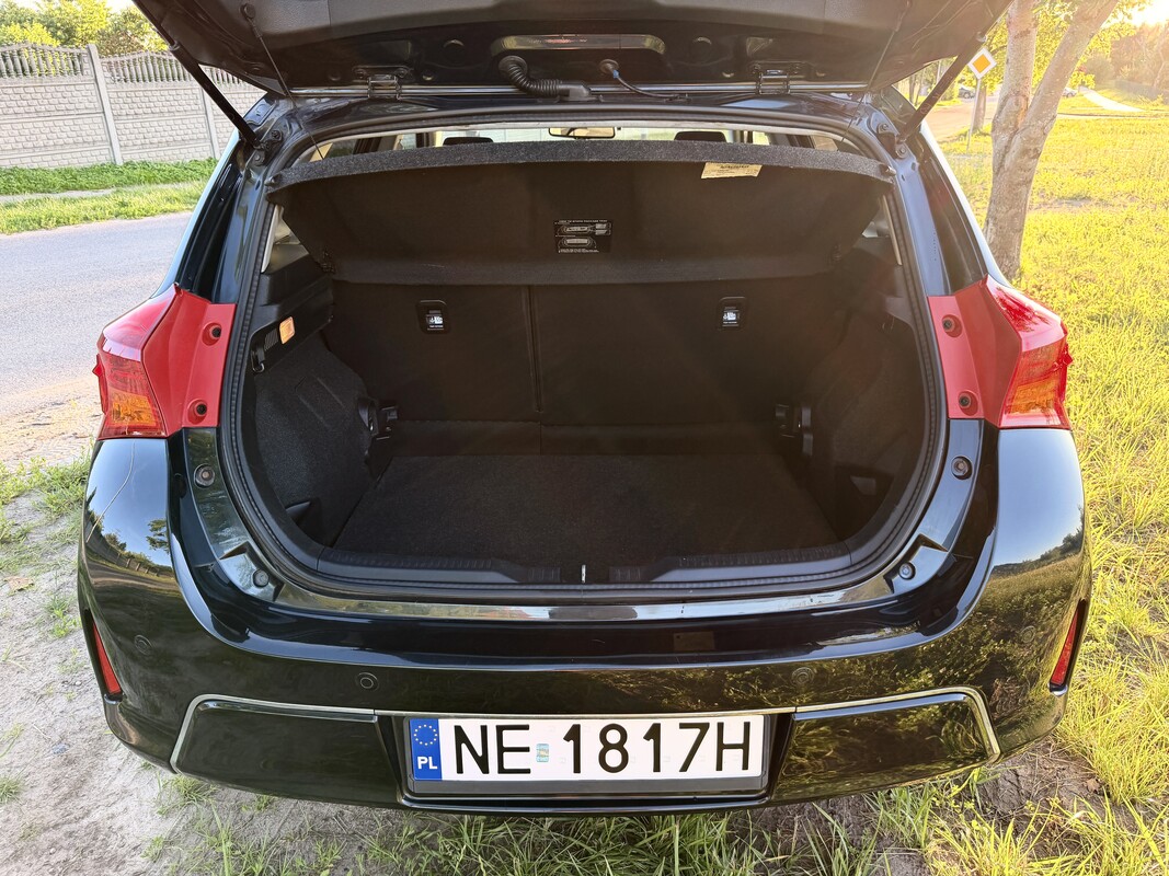Elbląg Toyota Auris II - 1.8 Hybrid Hatchback - 136KMNajwyższa wersja wyposażenia - PrestigePrzebieg: 129tys