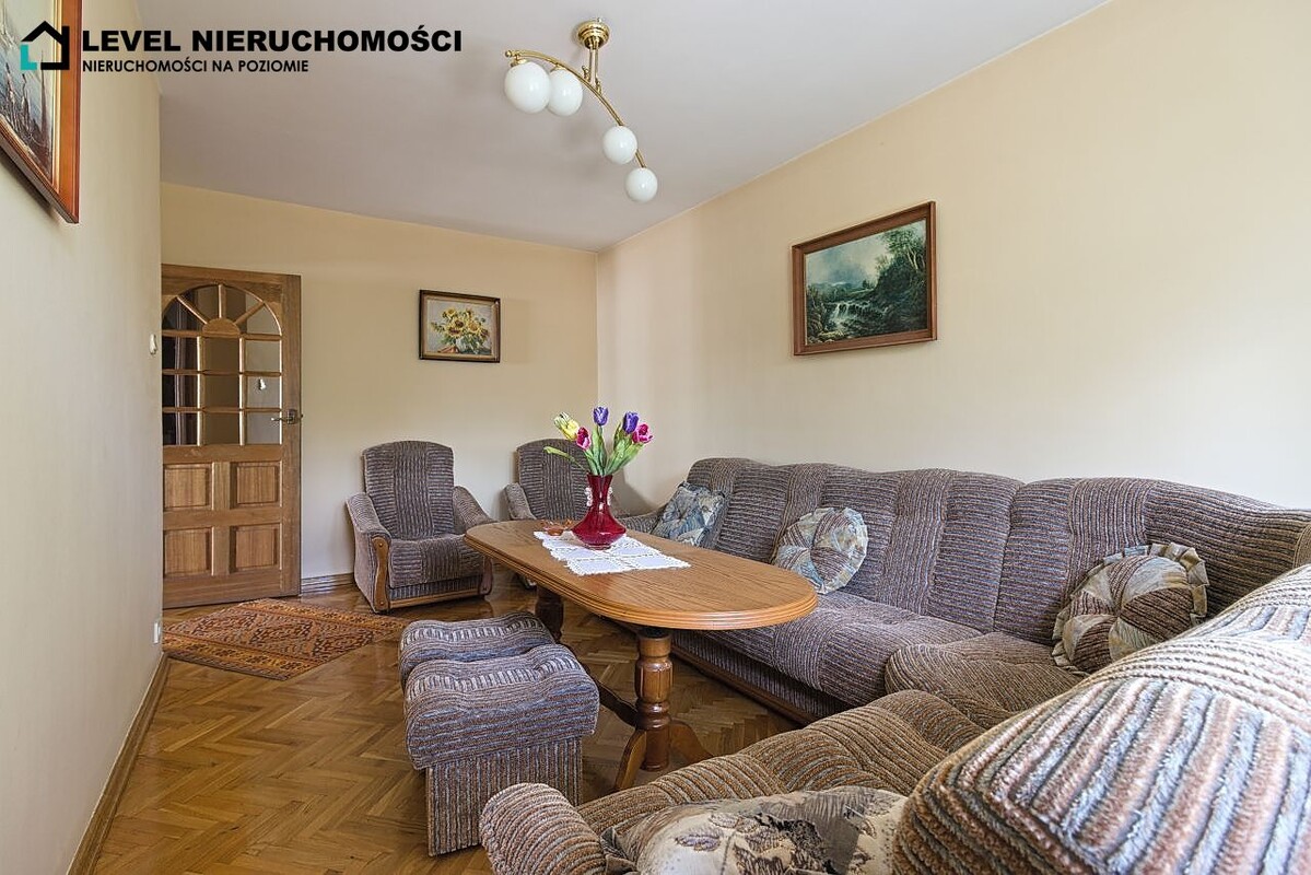 Elbląg LEVEL NIERUCHOMOŚCI Dom na dużej działce w Elbląguplus dwa garażeul. Freta NIERUCHOMOŚCI NA POZIOMIE