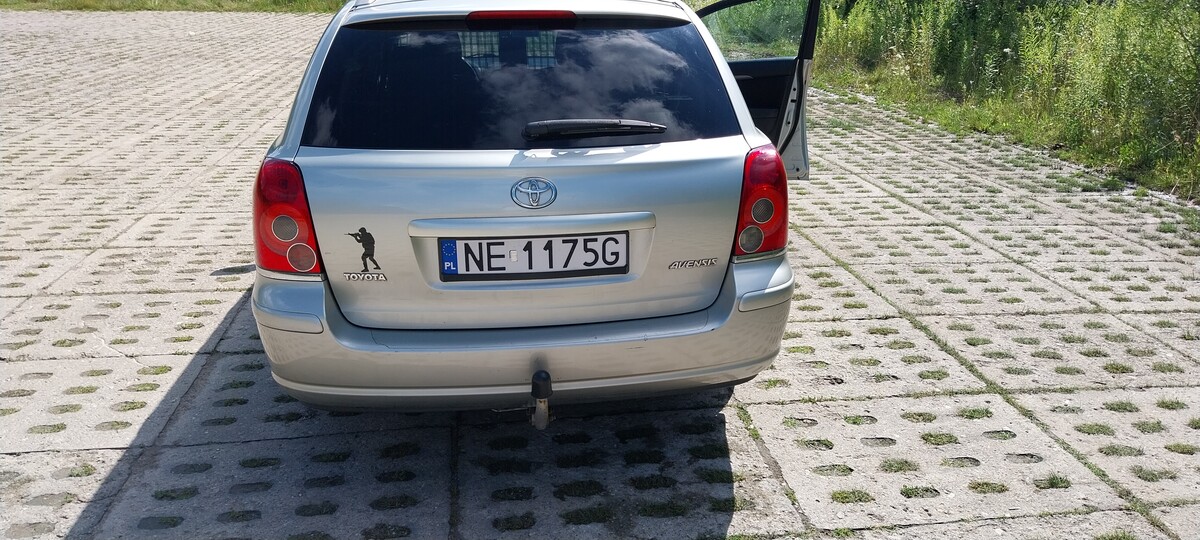 Elbląg Sprzedam niezawodny samochód toyota avensis T25.Toyotka jest na opnach wielosezonowych Pirelli, zakupionych w