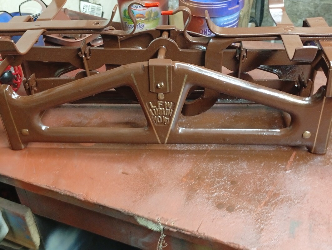 Elbląg OKAZJA! Sprzedam 2 wagi szalkowe zabytek PRL po całkowitej renowacji sprawna atrakcyjny wygląd szalki