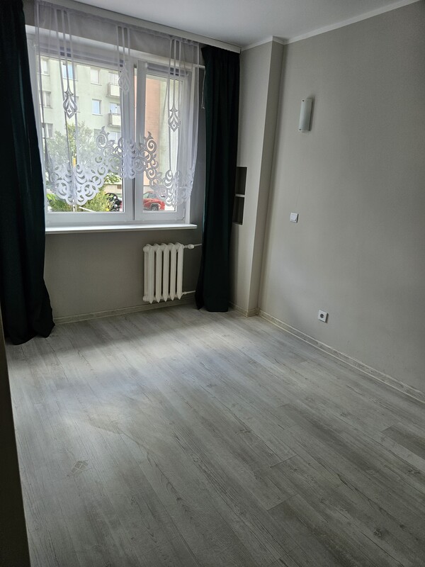 Elbląg Na sprzedaż – jasne i przytulne mieszkanie 2-pokojowe z balkonem na parterze.