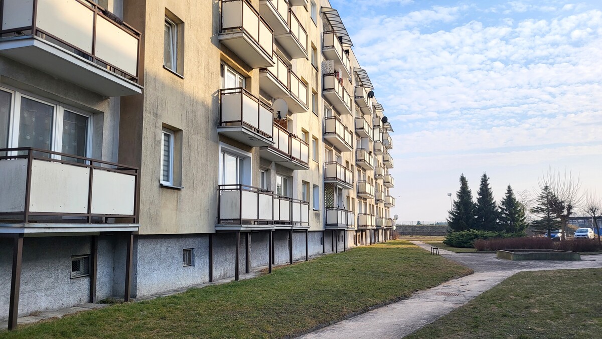 Elbląg KWADRAT NIERUCHOMOŚCImieszkanie 1 pokojowe - 31,4 m2parterbalkonumeblowane i wyposażonegotowe do