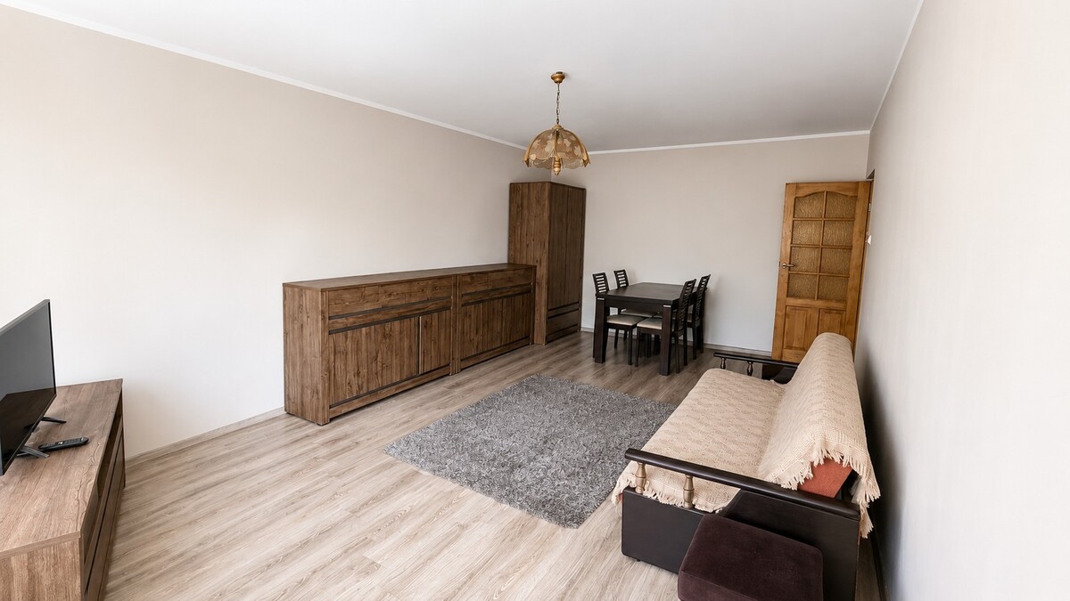 Elbląg Kawalerka z dużym balkonem w ścisłym centrum Elbląga – gotowa do zamieszkania