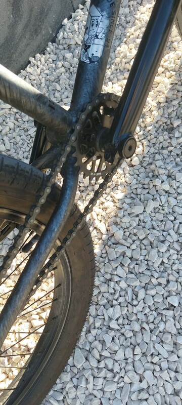 Elbląg Sprzedam rower BMX Kink Curb z 2022 roku w kolorze Matte Brushed Silver. Rower w bardzo dobrym stanie, gotowy