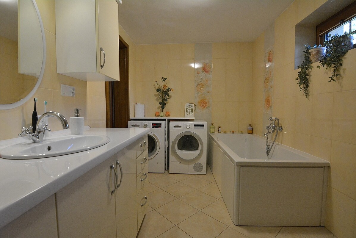 Elbląg WGN- NIERUCHOMOŚCI biuro w Elblągu prezentuje na sprzedaż trzy domy: dom rodzinny, dom letniskowy i dom