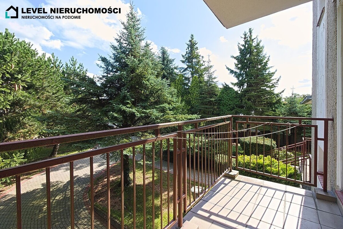 Elbląg LEVEL NIERUCHOMOŚCI Dom na dużej działce w Elbląguplus dwa garażeul. Freta NIERUCHOMOŚCI NA POZIOMIE