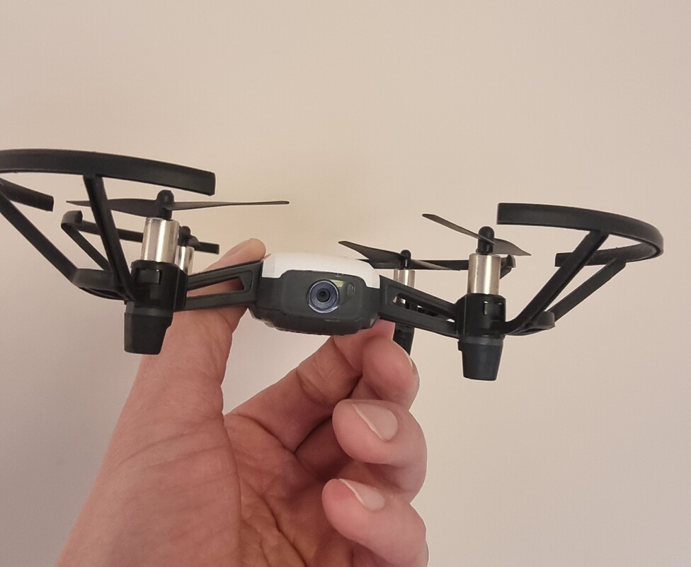 Elbląg Dron DJI Ryze Tello z czteroma oryginalnymi bateriami, Wi-Fi reapeterem Xiaomi (do wydłużenia zasięgu), twardym