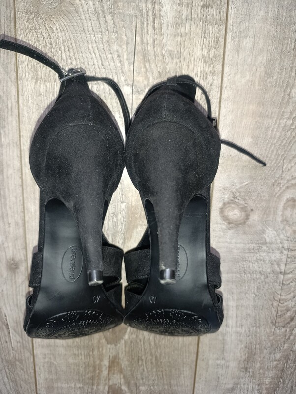 Elbląg 1.Torebka kopertówka NOWY z metką - 35 zł
2.Worek czarny NOWY - 40 ZŁ
3.Torebka Monnnari - 20zł
4.Srebrna