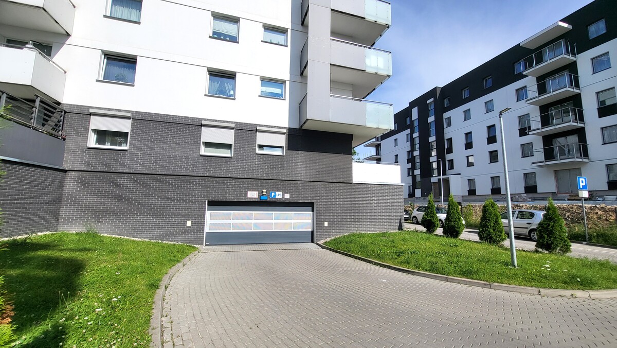 Elbląg KWADRAT NIERUCHOMOŚCI3 pokojebudynek z 2020 r. III piętro - windaduży balkonmedia z miastagaraż podziemny