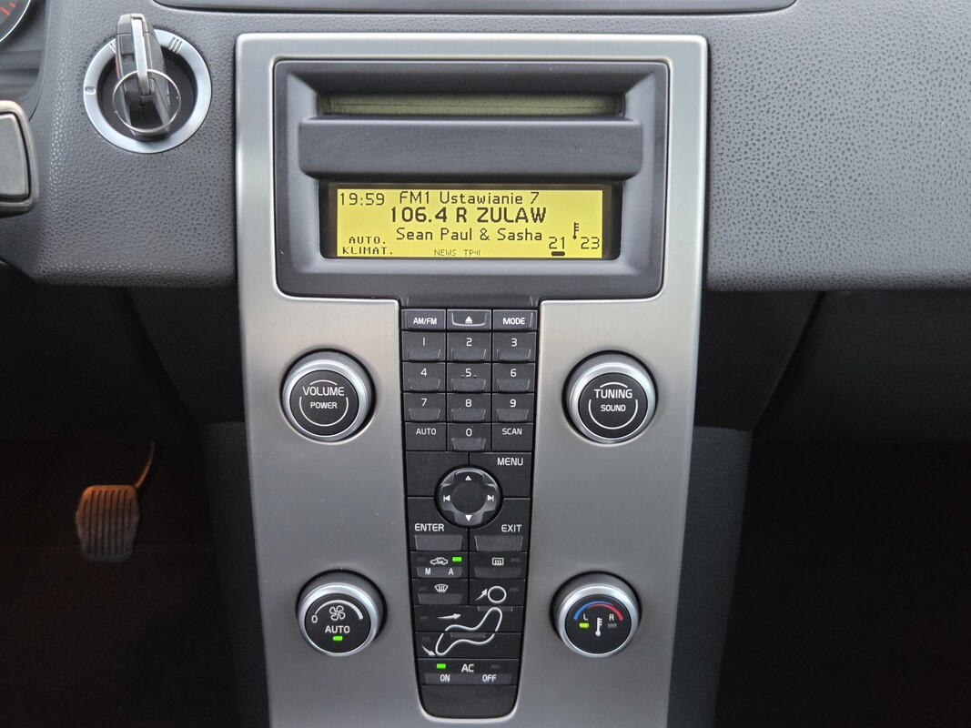 Elbląg Oferuję do sprzedaży Volvo S40 z 2007 roku – klasyczny sedan z niezawodnym silnikiem benzynowym 1.8 o