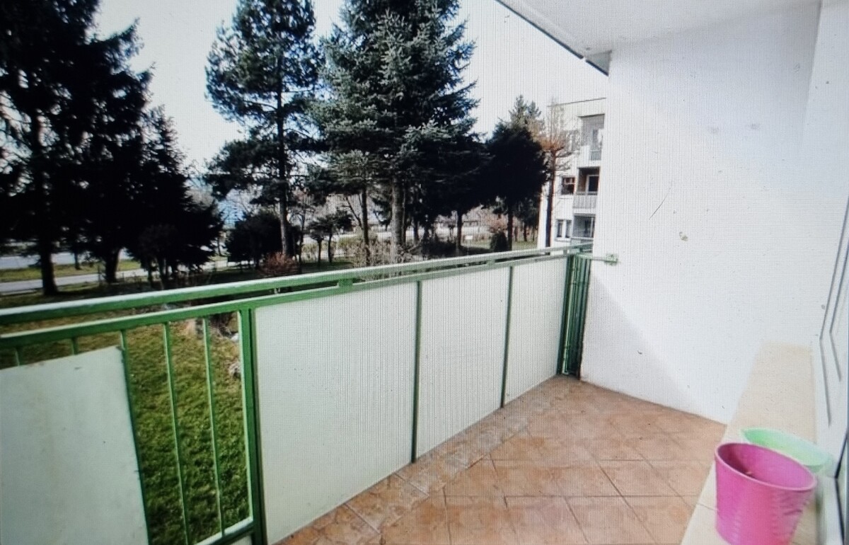 Elbląg Mieszkanie do wynajęcia od zaraz Nad Jarem 48 m2 2 pokoje kuchnia łazienka. Koszt to 1700 zl + 800 czynsz.