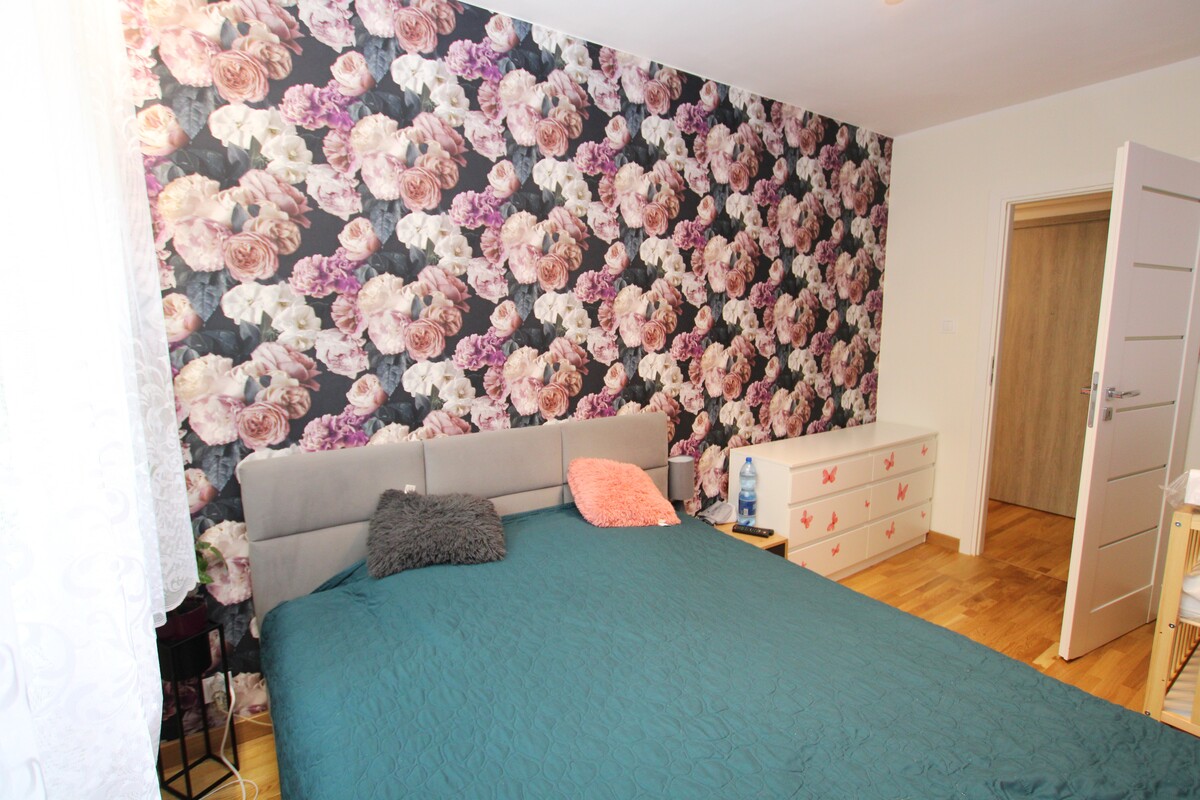 Elbląg NIERUCHOMOŚCI ANNA KRASZEWSKA Trzypokojowe mieszkanie po remoncie na parterze *media miejskie