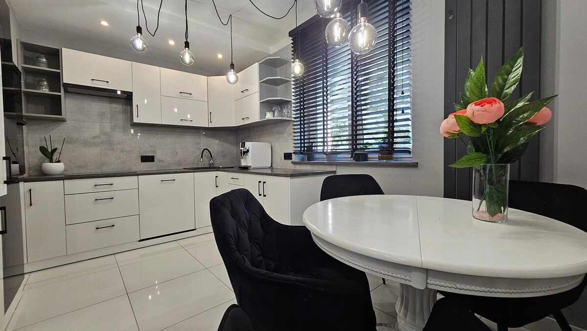 Elbląg BIURO NIERUCHOMOŚCISZULC& SZULCDom - Jantar ul. GdańskaPowierzchnia domu: 200 m2Powierzchnia działki: 800