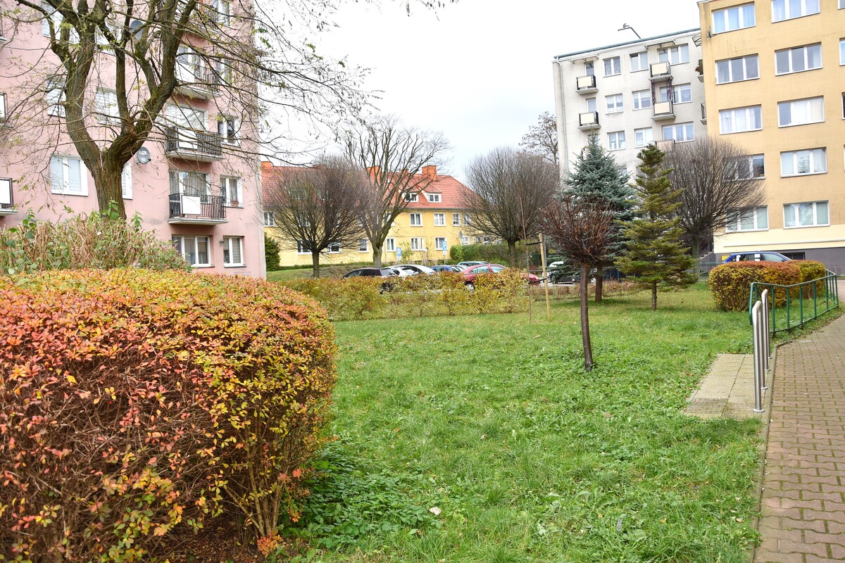 Elbląg ATUT NIERUCHOMOŚCI POLECA:Trzy pokojowe mieszkanie w bloku na wysokim parterze, idealne dla osób starszych,