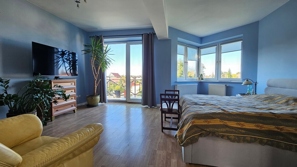 Elbląg BIURO NIERUCHOMOŚCISZULC& SZULCPowierzchnia domu: 320 m2Powierzchnia działki: 472 m2Dom w Elblągu przy ul.