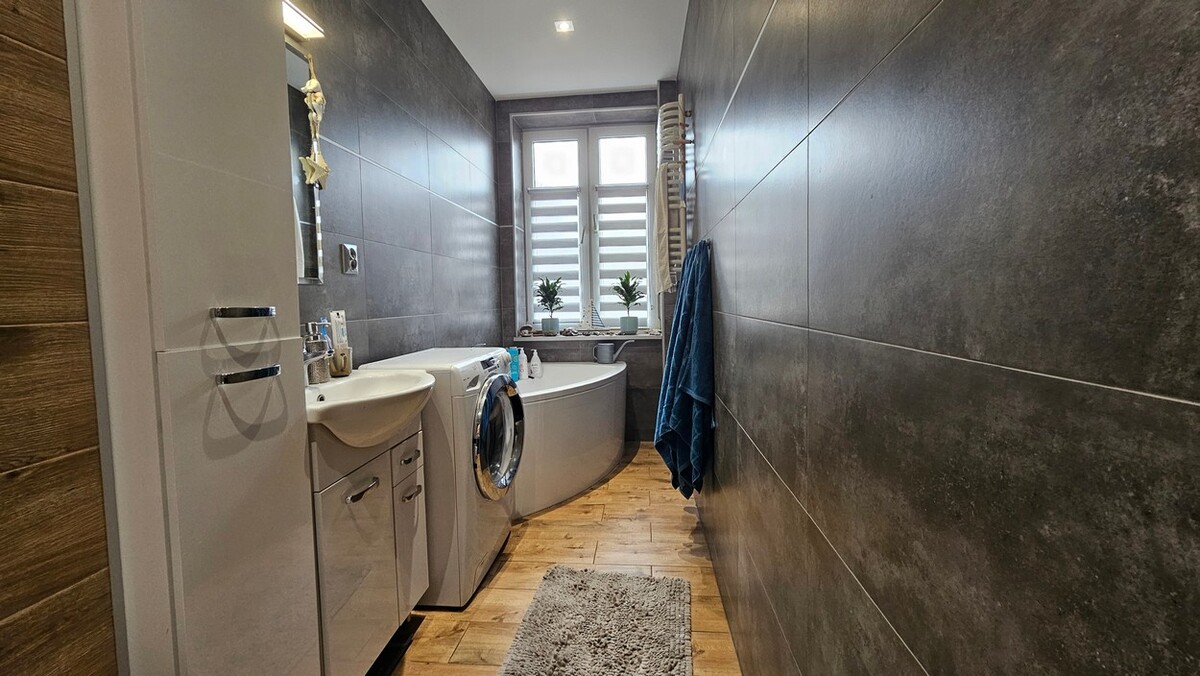 Elbląg BIURO NIERUCHOMOŚCISZULC& SZULCPowierzchnia mieszkania: 59 m2Garaż: 18 m2Ogródek: ok 100 m2Mieszkanie na