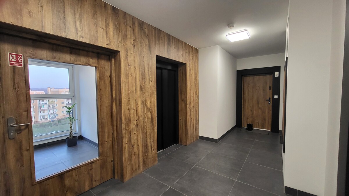 Elbląg KWADRAT NIERUCHOMOŚCI2 pokoje, wysoki standard wykończeniaKorona ElblągaVI piętro - windaduży balkon od