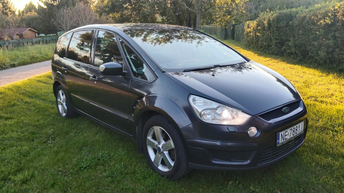 Elbląg S-Max pomimo przebiegu jest w bardzo dobrym stanie technicznym, zawieszenie pracuje cicho, całe nadwozie jest