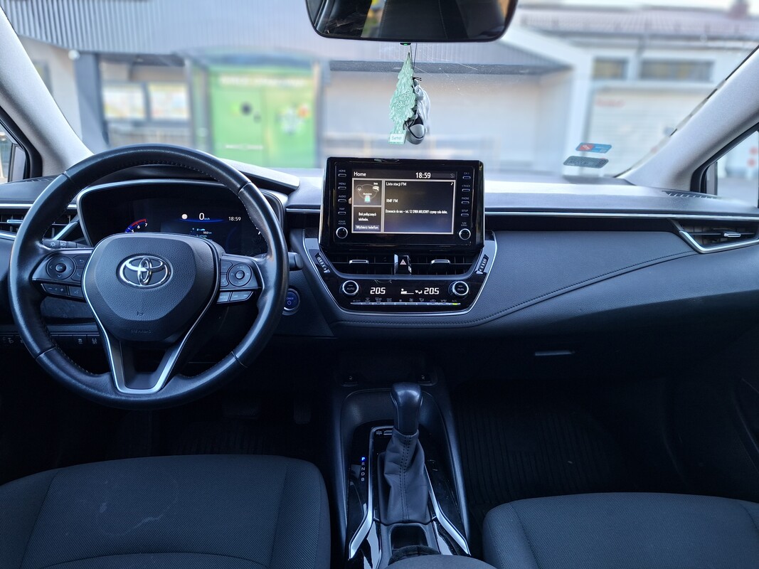 Elbląg Sprzedam hybrydową Toyotę Corollę 1.8,rocznik 2019.Wersja Comfort z pakietem protection, tech i style. Przebieg