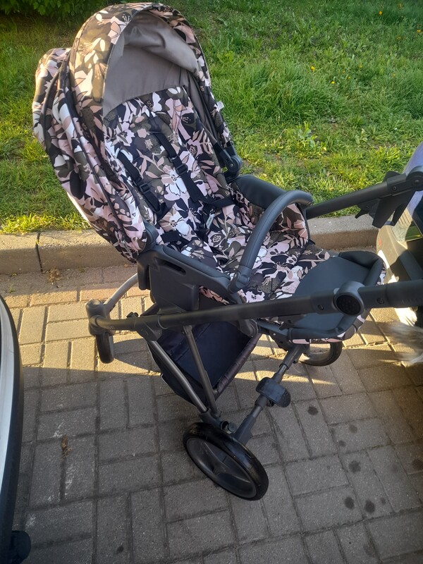 Elbląg Witam, sprzedam wozek dziecięcy Flavio Bebetto. W zestawie znajduje się gondola oraz spacerówka a także