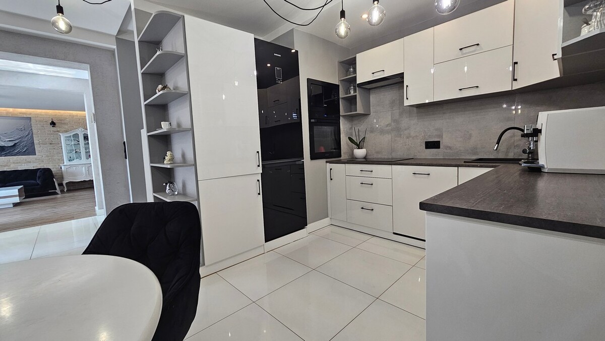 Elbląg BIURO NIERUCHOMOŚCISZULC& SZULCDom - Jantar ul. GdańskaPowierzchnia domu: 200 m2Powierzchnia działki: 800