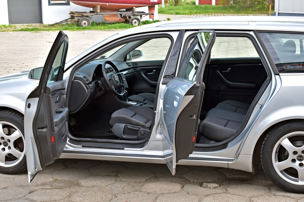 Elbląg AUDI A4 B6 AVANT2004 ROK, 2.0 benzynaAUTOMATAuto zadbane, bez oznak korozjiBogate wyposażenieDodatkowy kpl.