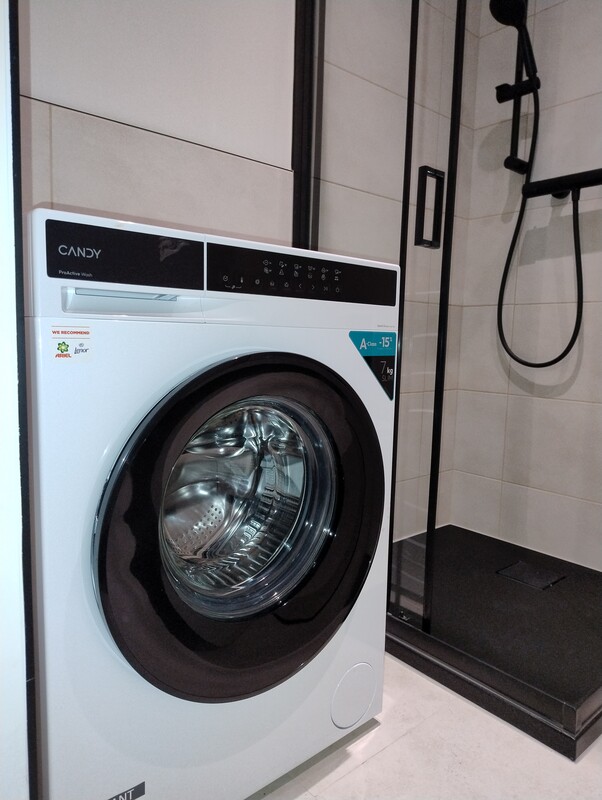 Elbląg Kawalerka po generalnym remoncie (wszystko w mieszkaniu jest nowe : zabudowy i pełne wyposażenie) + piwnica ---