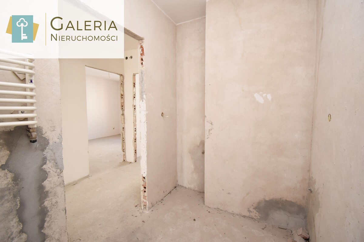 Elbląg GALERIA NIERUCHOMOŚCIZ pasji i miłości do nieruchomościNa sprzedaż: Trzy pokoje z balkonem w samym sercu