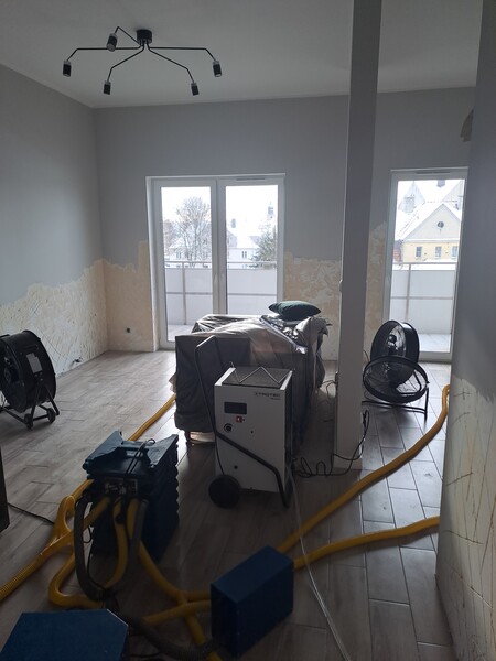 Elbląg Lokalizacja wycieków, naprawy hydrauliczne, osuszanie, usuwanie wilgoci, wynajem osuszaczy, remonty po zalaniu.