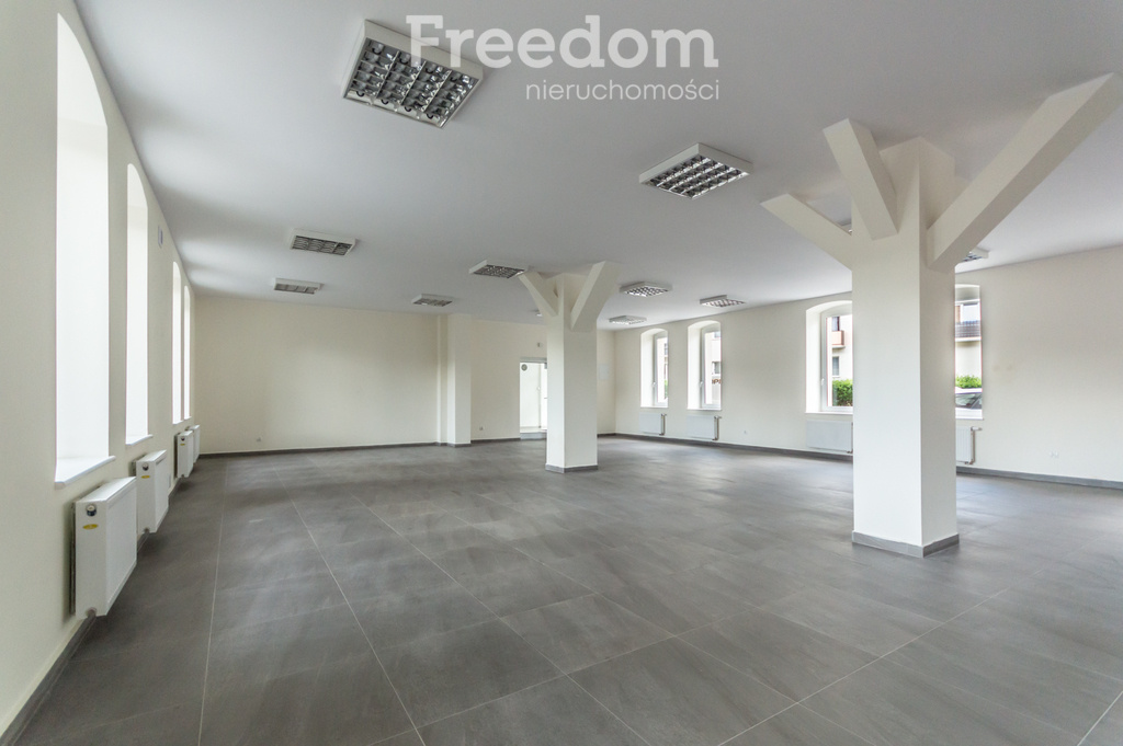 Elbląg FREEDOM NIERUCHOMOŚCIWynajmę lokal użytkowy - Elbląg, Zacisze. Lokal usługowy w centrum Elbląga –