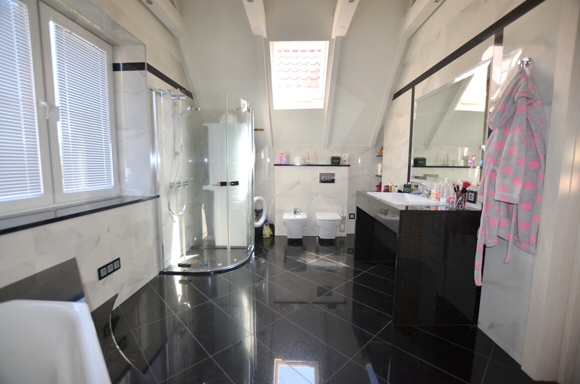 Elbląg 💎 Wynajmę Ekskluzywne Studio-Loft na Starówce (55 m²) + Balkon – Pełne Wyposażenie i
