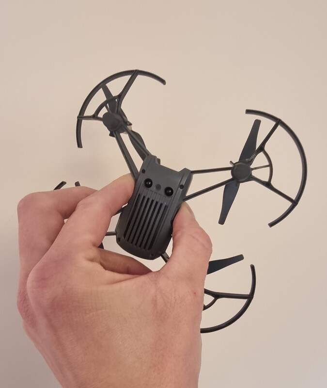 Elbląg Dron DJI Ryze Tello z czteroma oryginalnymi bateriami, Wi-Fi reapeterem Xiaomi (do wydłużenia zasięgu), twardym